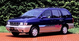 Фотография Nissan Prairie Joy 1995-1998